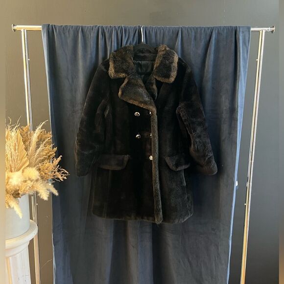 Genuine fur 1970s winter coat — True Vintage Dark Brown Fur Jacket, Size Medium - Picture 1 of 7